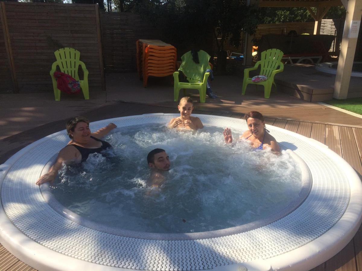 Taradeau Les Hebergements Insolites מראה חיצוני תמונה